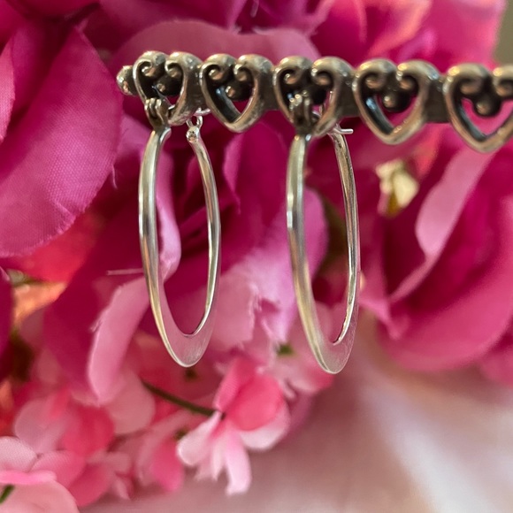 Silpada Sterling Silver ‘Back to Basics’ Classic Oval Hoop Earrings P1099 - Picture 12 of 16